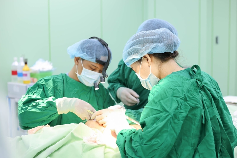 Mổ rò luân nhĩ bao lâu thì khỏi 1