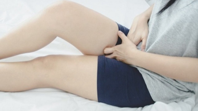 Môi bé bị dài 1 bên có sao không? 1