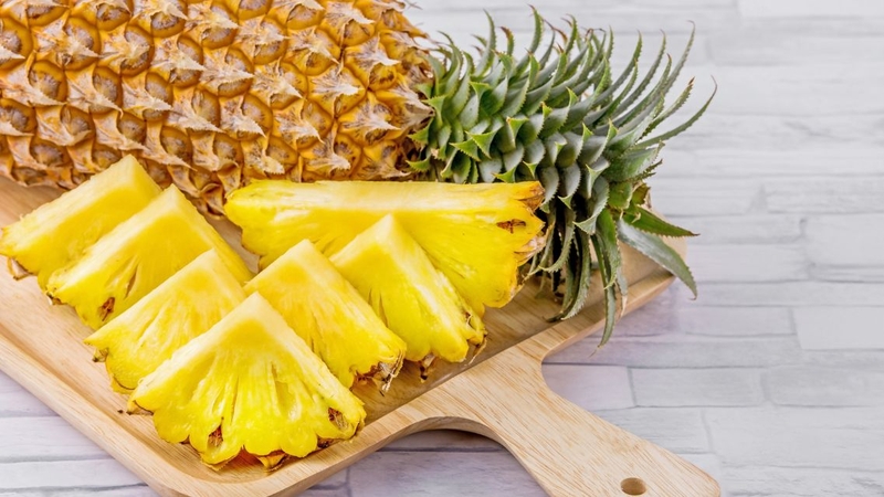 Không&nbsp;nhất thiết phải ăn hết 1 quả dứa mỗi ngày mới nhận được lợi ích sức khỏe