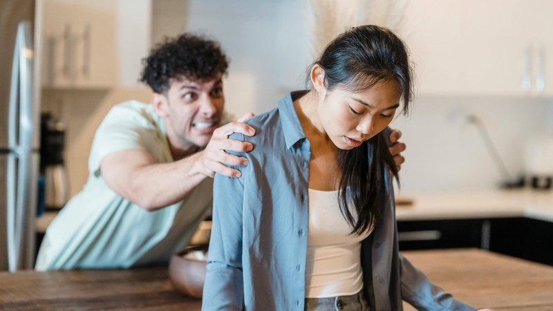 Ghen tuông là một trong những dấu hiệu của mối quan hệ độc hại