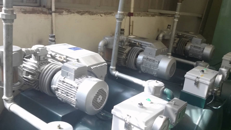 Sử dụng bơm để tạo ra môi trường chân không