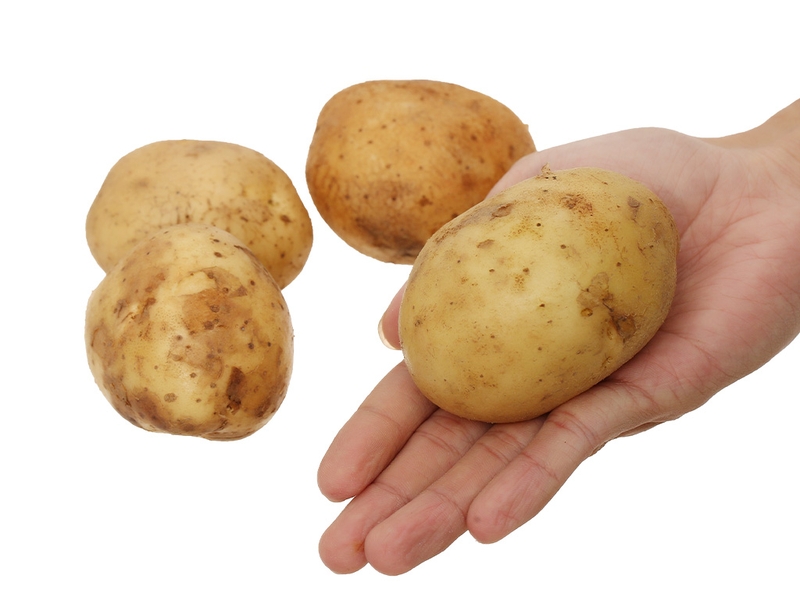 mới xăm môi ăn khoai tây được không 1