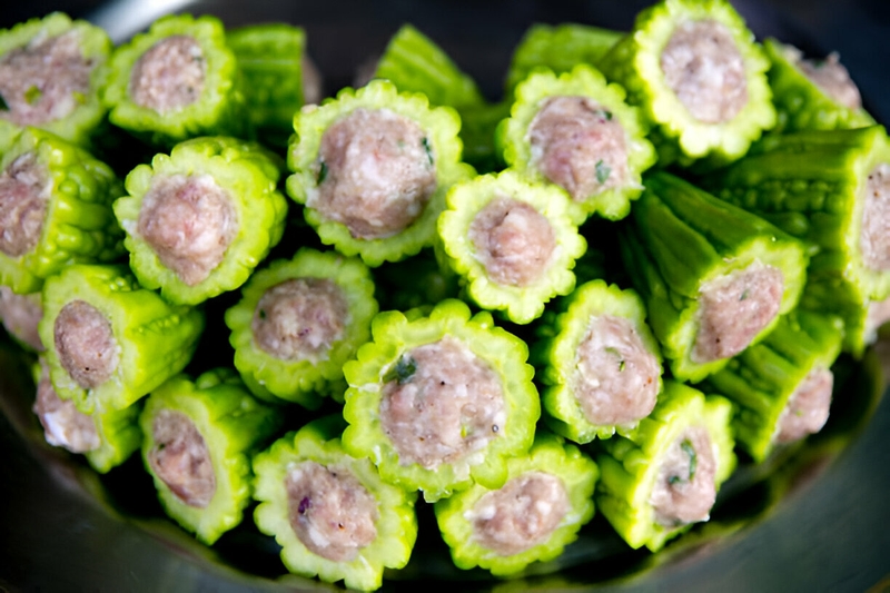 Một phần khổ qua nhồi thịt bao nhiêu calo?-1