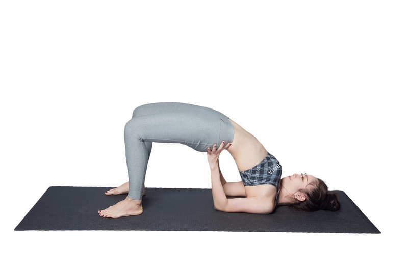 Một số bài tập yoga chữa cong vẹo cột sống2