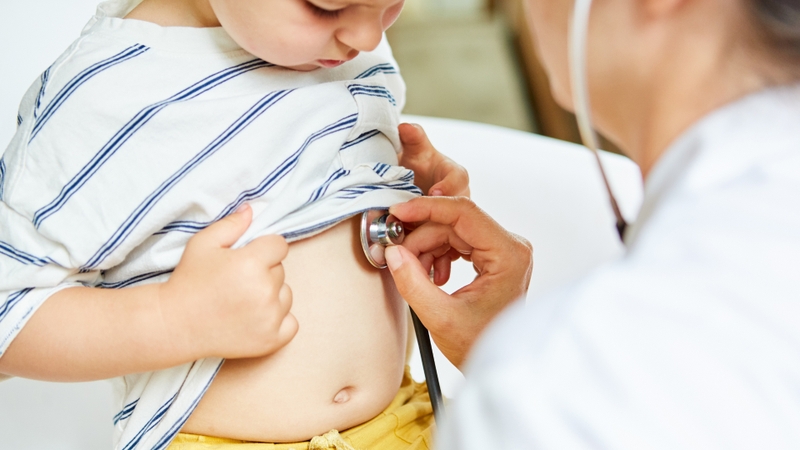 Một số cách giúp trẻ đi ngoài khi bị táo bón mà mẹ có thể tham khảo 5