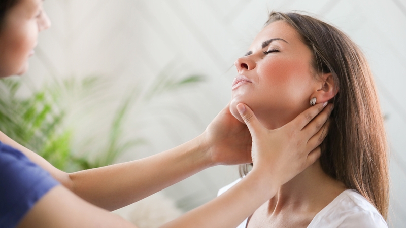 mot-so-dau-hieu-bat-thuong-tai-vom-hong-ma-ban-nen-chu-y 2