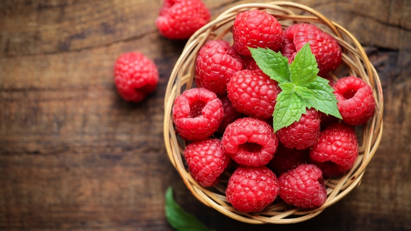 Mâm xôi là loại quả mọng chứa nhiều hợp chất chống oxy hóa, trong đó có vitamin E