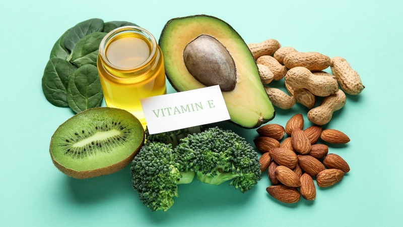 Trái cây giàu vitamin E nên ăn cùng các thực phẩm chứa chất béo tốt để tăng hấp thu