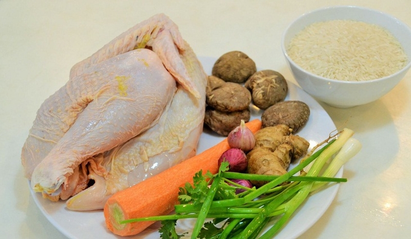 7 công thức nấu cháo gà cho bé ăn dặm đơn giản dễ làm 2