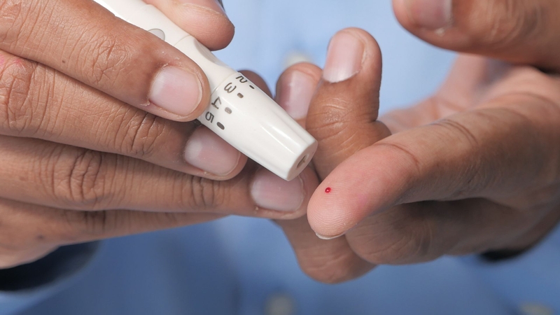 mot-so-tac-dung-cua-mat-ong-va-nhung-luu-y-khi-su-dung-mat-ong-ban-can-biet 3.jpg