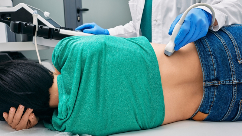 Siêu âm thận giúp phát hiện sỏi thận, nang, khối u hoặc thay đổi kích thước và vị trí thận