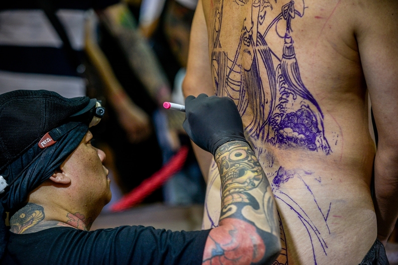 Mua găng tay cao su đen ở đâu 3