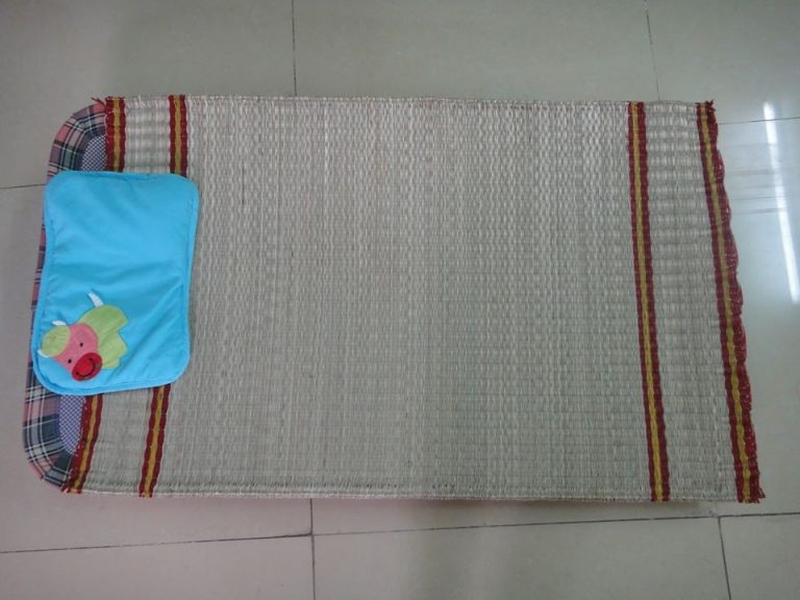 Mùa hè nắng nóng trẻ sơ sinh nên nằm gì cho mát lưng? 2