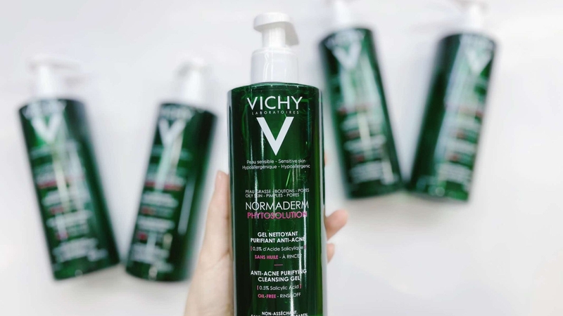 Sữa rửa mặt Vichy làm sạch sâu, giúp loại bỏ bã nhờn và ngăn ngừa mụn hiệu quả