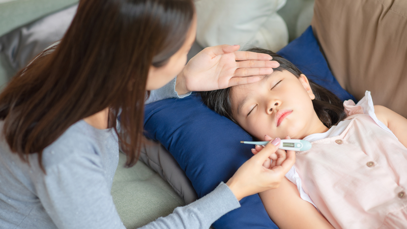 Cha mẹ cần đưa trẻ đi khám khi xuất hiện các dấu hiệu bất thường
