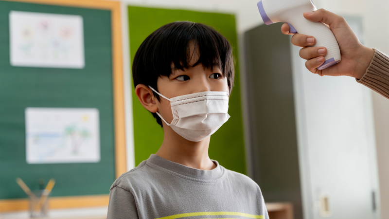 Cha mẹ cần chú ý các bệnh dễ lây khi trẻ sinh hoạt trong môi trường tập thể