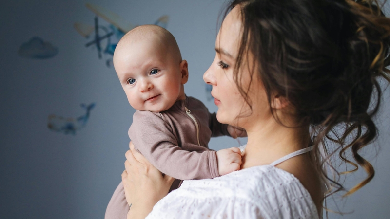 Chăm sóc đúng cách sẽ giúp trẻ nhanh hồi phục và giảm khó chịu sau tiêm