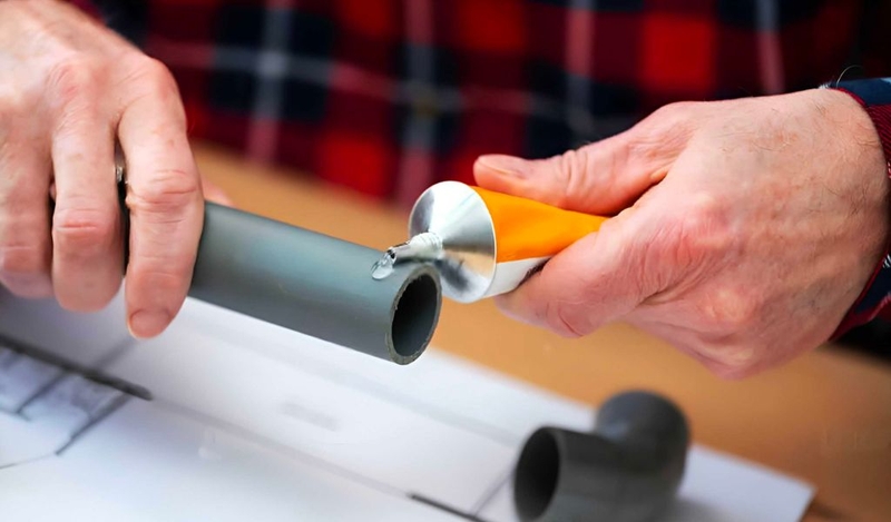 Mùi keo dán ống nước có độc không? Cách chọn mua và sử dụng an toàn 2
