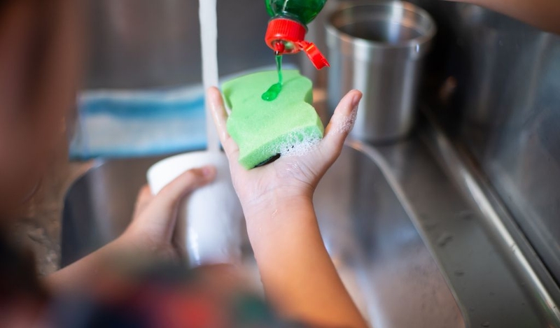 Mùi nhựa mới có độc không? Cách khử mùi nhựa mới đơn giản, hiệu quả 1