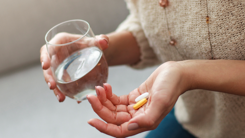 Thời điểm tốt để uống vitamin tổng hợp là vào buổi sáng, cùng với bữa ăn