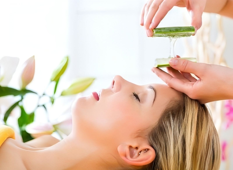 Mụn ẩn trên trán có nguy hiểm không?