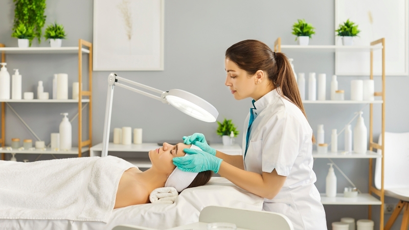 Mụn viêm nặng có nguy cơ gây sẹo cần được khám và điều trị chuyên sâu tại phòng khám da liễu