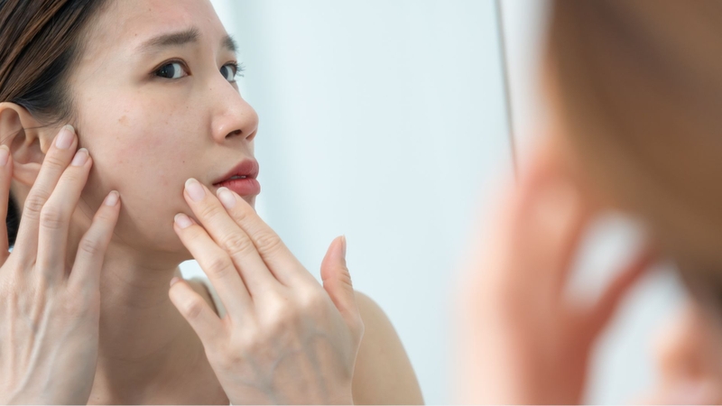 Tránh chạm tay lên mặt