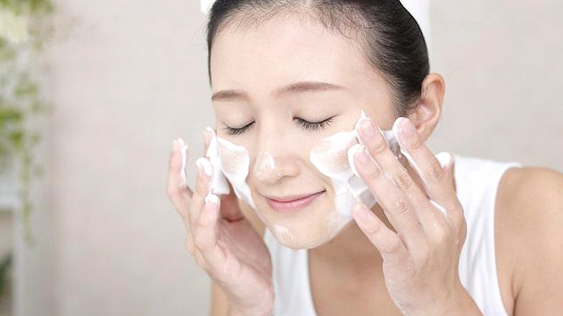 Mụn đầu đen ở má: Nguyên nhân hình thành và cách trị mụn 2