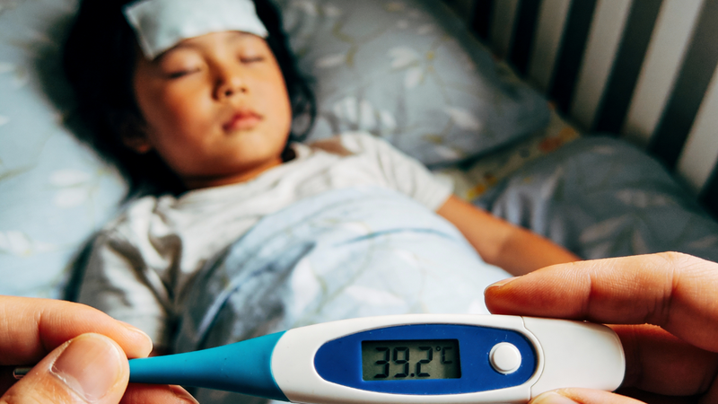 Khi xuất hiện sốt cần được thăm khám ngay