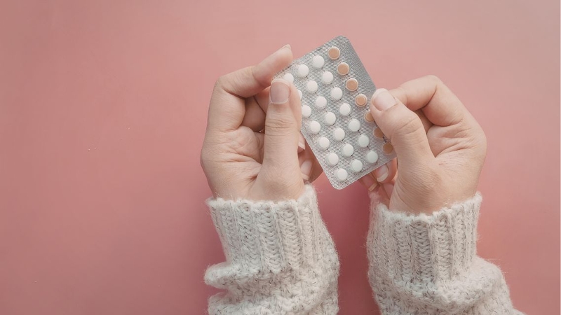 Dù lo lắng mùng 1 có kinh nguyệt bạn cũng không nên dùng thuốc hoãn kinh