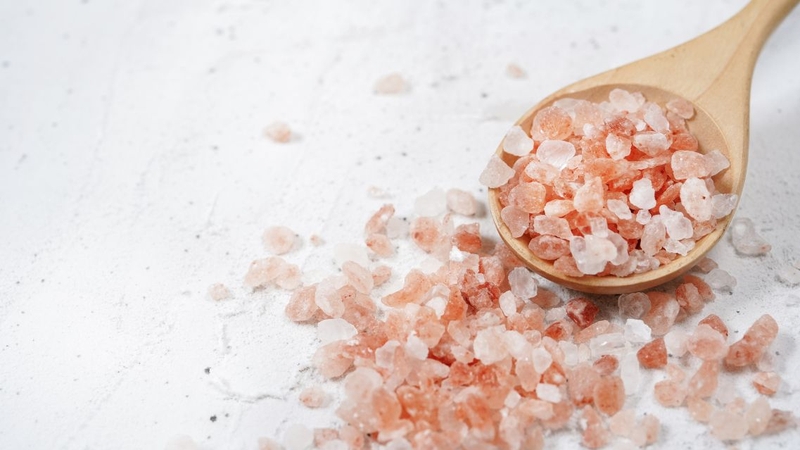 Muối hồng Himalaya được nhiều người sử dụng trong chế độ ăn uống hằng ngày