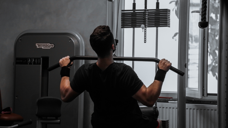 Vận động thường xuyên và kiểm soát cân nặng giúp duy trì sức khỏe xương khớp