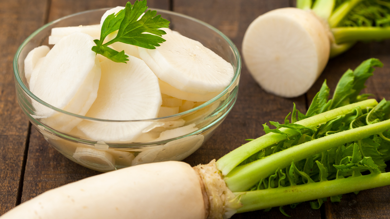 Khi kết hợp mướp hương và củ cải trắng có thể gây khó chịu cho người dễ lạnh bụng