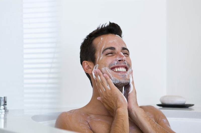 Nam có dùng được sữa rửa mặt của nữ không 2