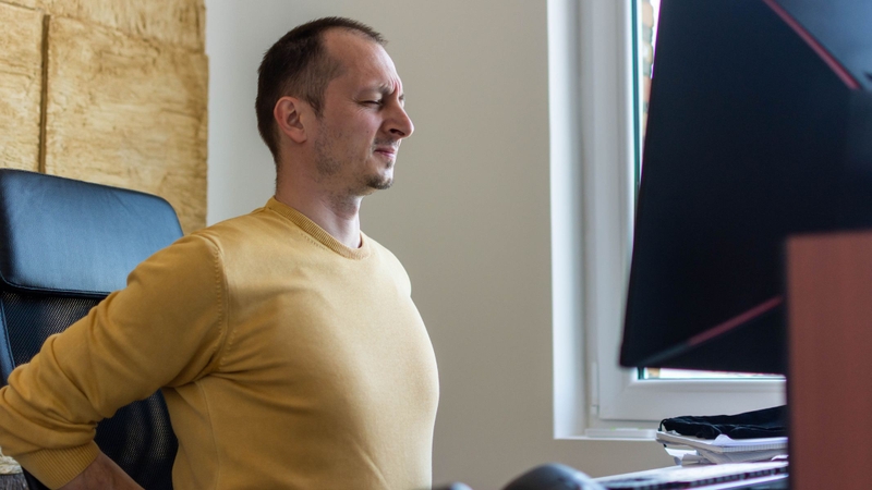 Nam giới nên tránh ngồi lâu, mặc quần lót chật và để vùng kín tiếp xúc lâu với môi trường ẩm ướt để bảo vệ sức khỏe sinh lý