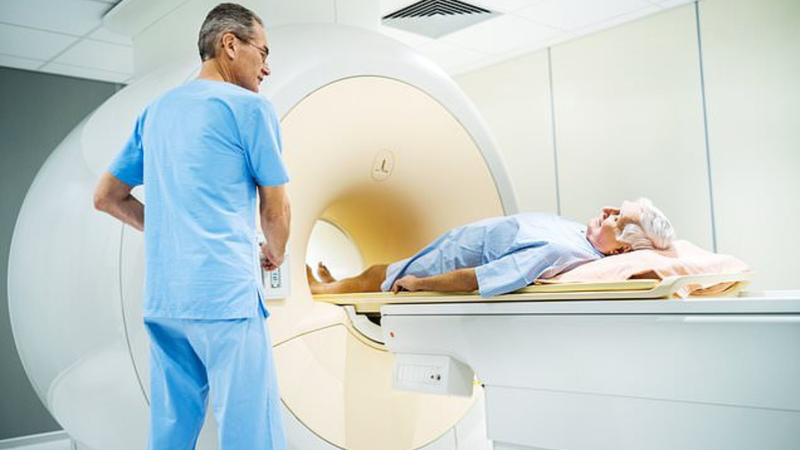 Nam giới được khuyến cáo kết hợp xét nghiệm PSA và MRI nhanh để phát hiện sớm khối u nguy hiểm