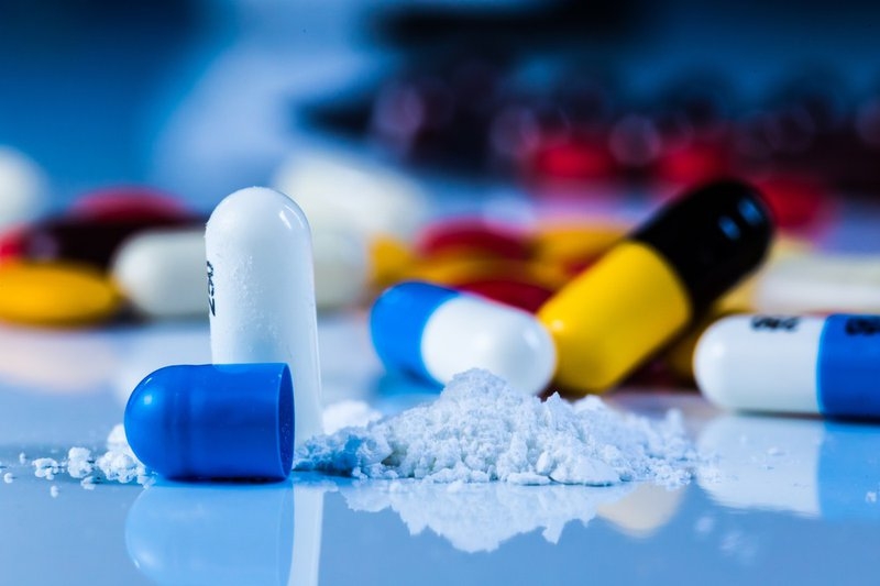 Nam nữ uống kháng sinh nhiều có bị vô sinh không?