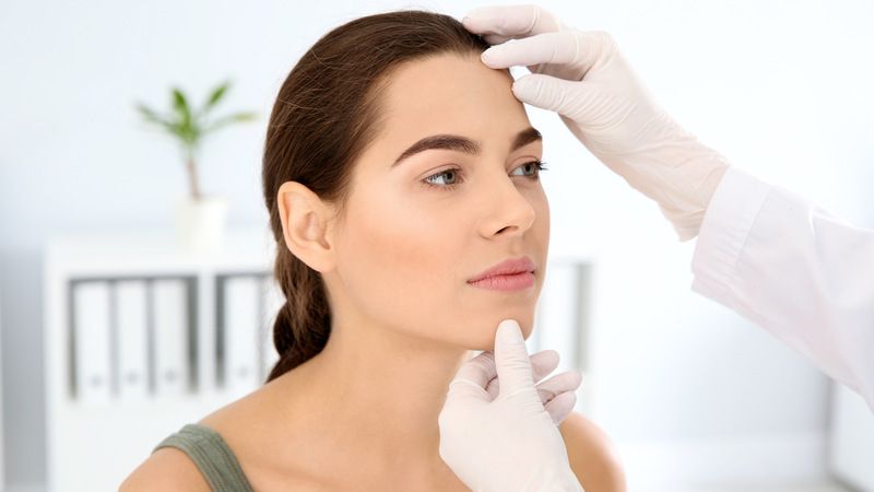 Điều trị nám quanh mắt bằng công nghệ cao cần được bác sĩ da liễu có kinh nghiệm thực hiện