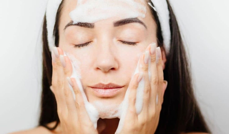 Nặn mụn ống tre là gì? Có nên thực hiện không? 1