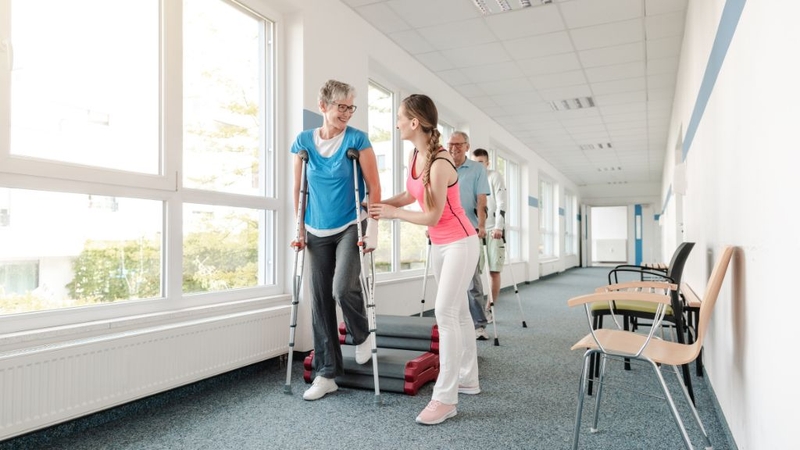 Nạng cho người gãy chân: Hướng dẫn sử dụng 3