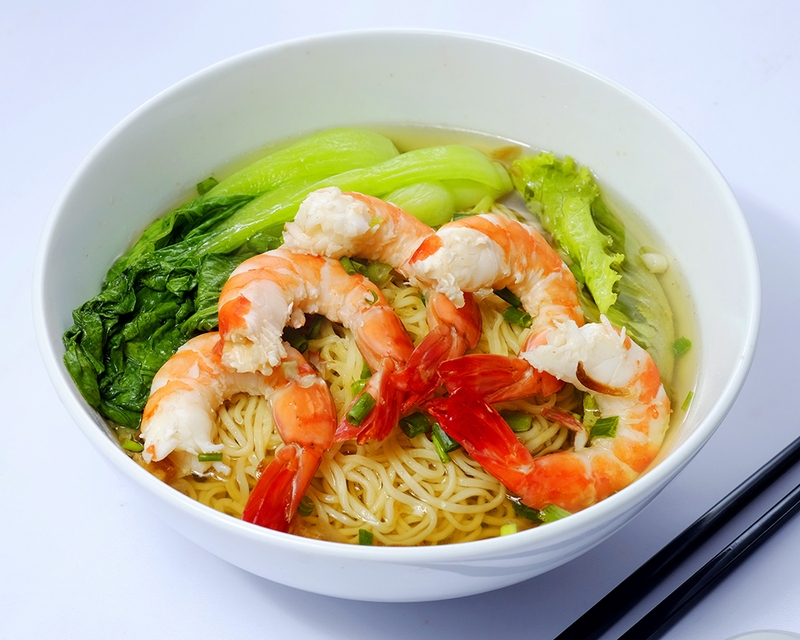 Nâng mũi ăn mì tôm được không?