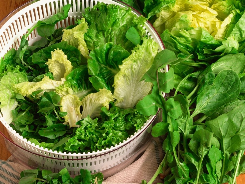 Nâng mũi ăn rau sống được không? Những thực phẩm không nên sử dụng sau khi nâng mũi 2