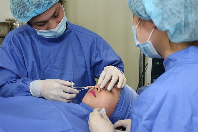Phẫu thuật nâng mũi bằng sụn tai