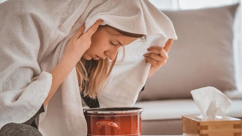 Hơi nước có thể ảnh hưởng đến mũi sau nâng nếu vết thương chưa lành và dáng mũi chưa ổn định