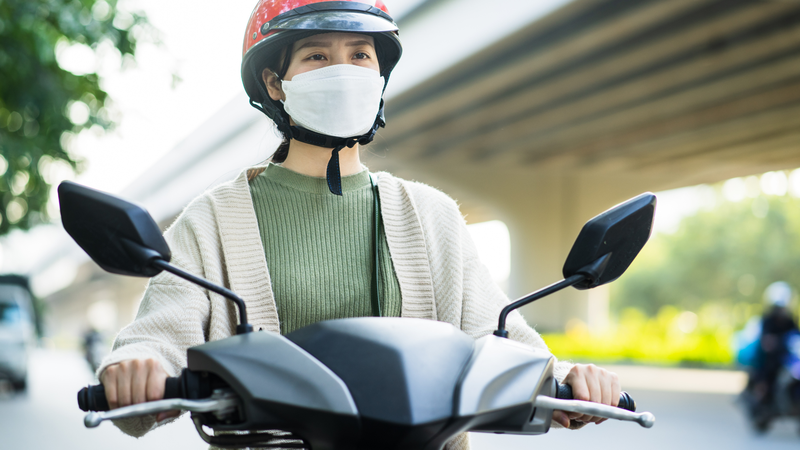Chủ động phòng sốc nhiệt bằng bù nước, nghỉ mát và theo dõi cơ thể