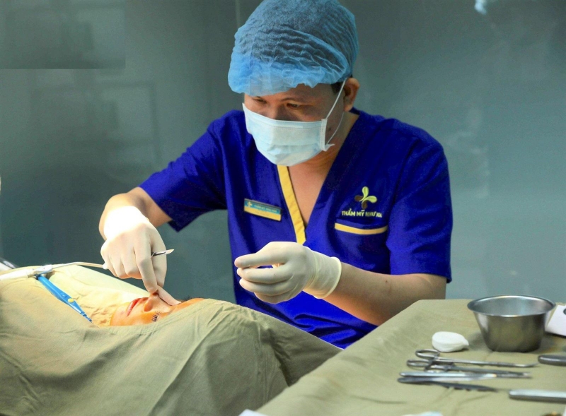 Nâng mũi bằng silicon dẻo có tốt không? 2