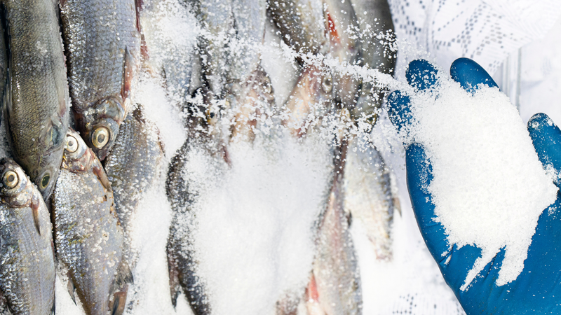 Natri Clorid có khả năng ức chế sự phát triển của vi khuẩn, nên thường được dùng để bảo quản thực phẩm