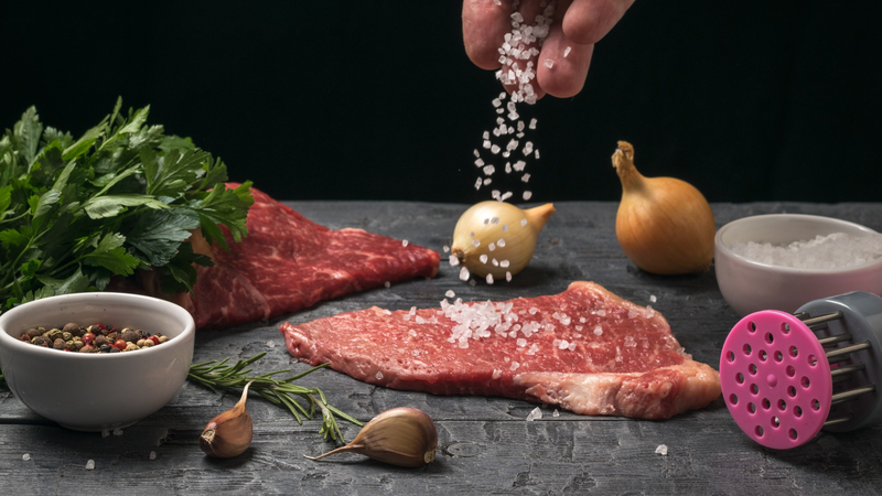 Nấu ăn cho ba mẹ: Giảm muối không mất vị, tránh cơn đột quỵ đến gần 1