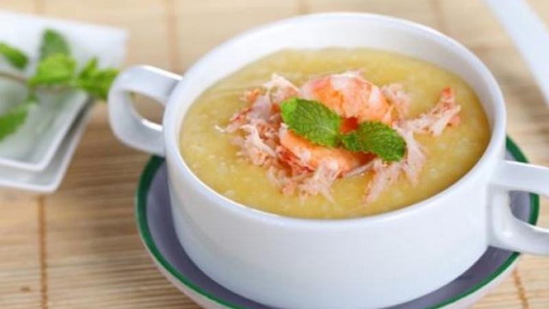 Nấu cháo bầu cho bé ăn dặm với tôm thơm ngon