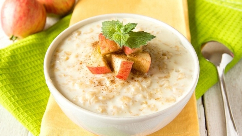 Cách nấu cháo bầu cho bé ăn dặm với thịt bằm và yến mạch